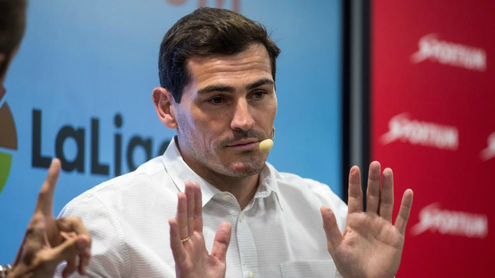 Iker Casillas chooses best player between Messi, Ronaldo